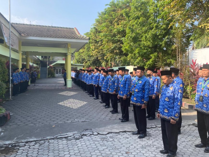 Kemenag Lumajang Gelar Apel Penghormatan Bendera dan Doa Bersama Dipenghujung Akhir Tahun